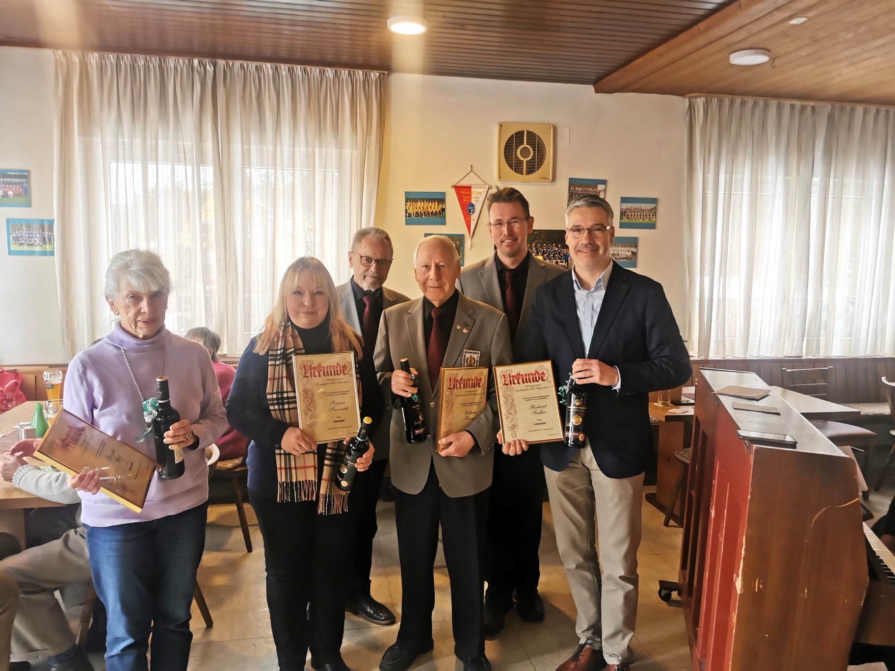 Weihnachtsfeier mit Ehrungen für 2025